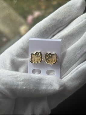 Gold Cat Face Stud Earrings